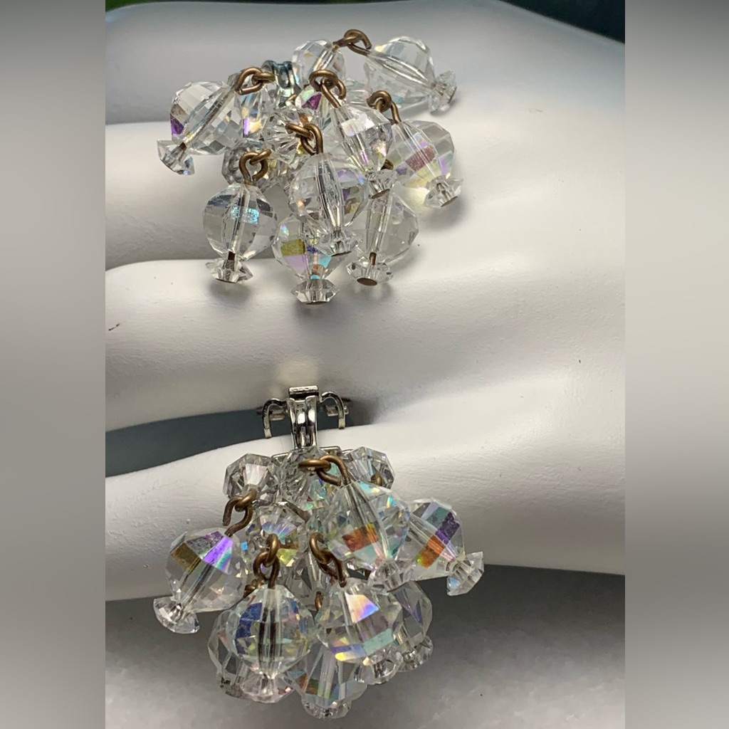 Vintage Laguna Ab Crystal Cluster Clip-On Earrings 1” Sparkling Cha Cha Beads